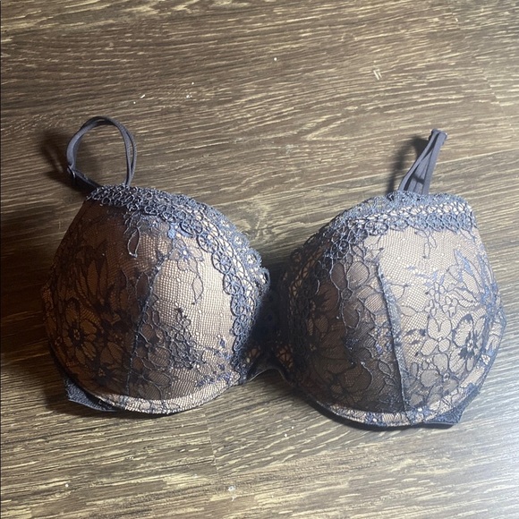 Victoria secret Elegant Lace Bra in Black 32c  excellent condition - Picture 1 of 2